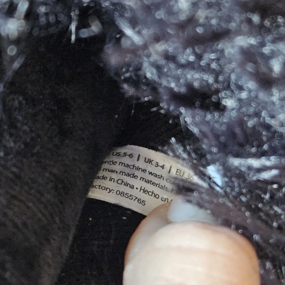 SOLD Nine West Closed Toe Fluffy Pile Black Slippers Size Small 5-6 - Picture 6 of 10